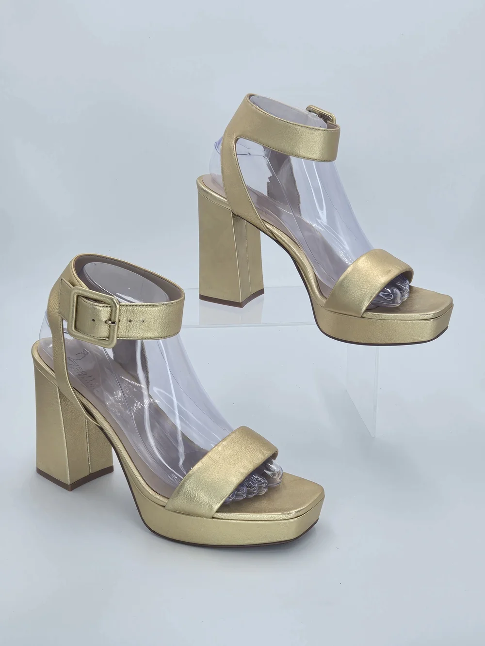 27 Edit Naturalizer Metallic Gold 4.5